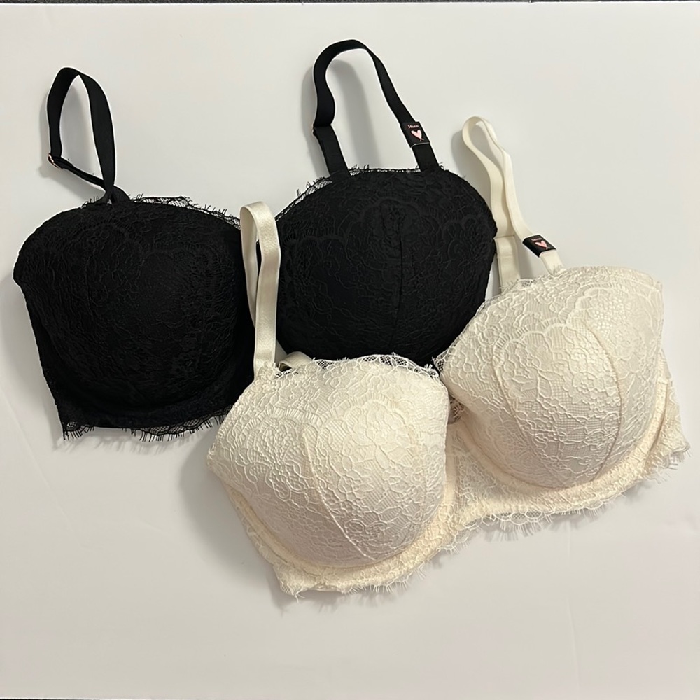DREAM ANGELS New with Tags
Lightly Lined Lace Demi Bra in black and white.
